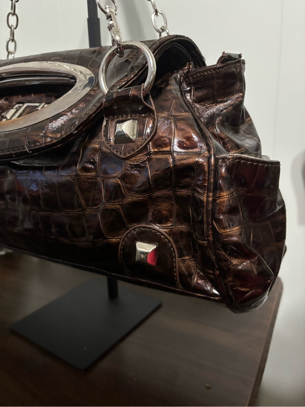 Y2K Croc-Embossed Brown Shoulder Bag with Silver Chain Straps - Picture 6 of 11